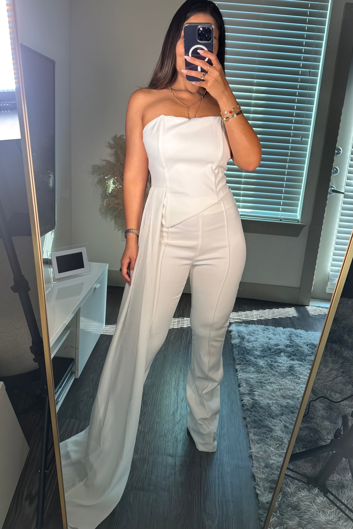 White asymetric maxi set