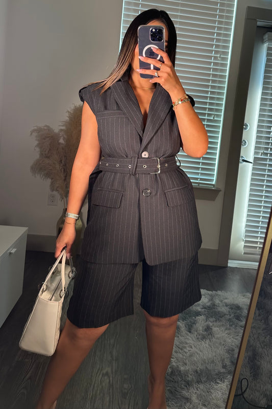 Lightweight pinstrime black and white set