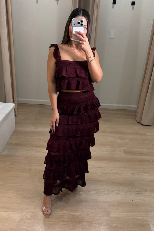 Tiered ruffle wine set