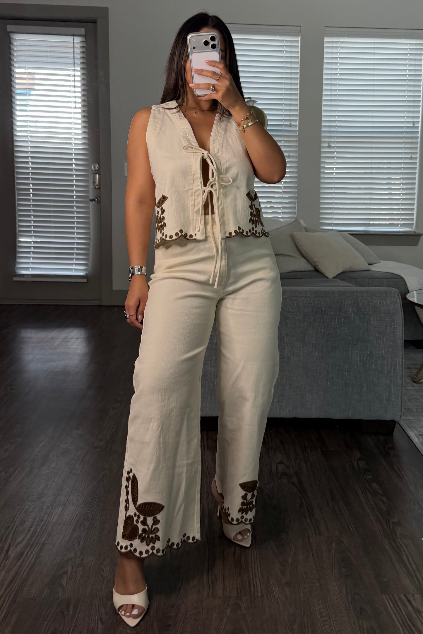 Floral embroidered set cream browm