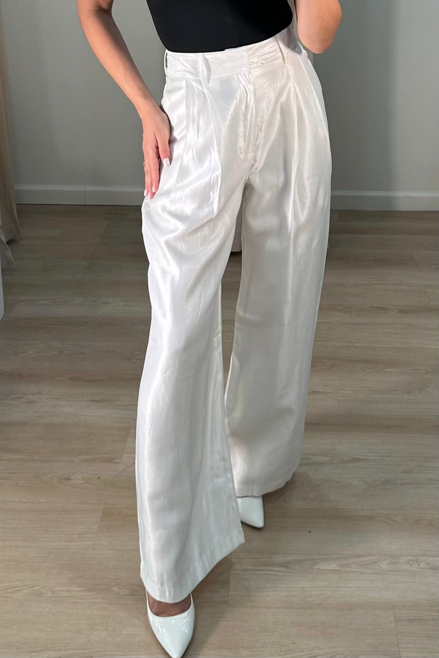 Pleated wide pants