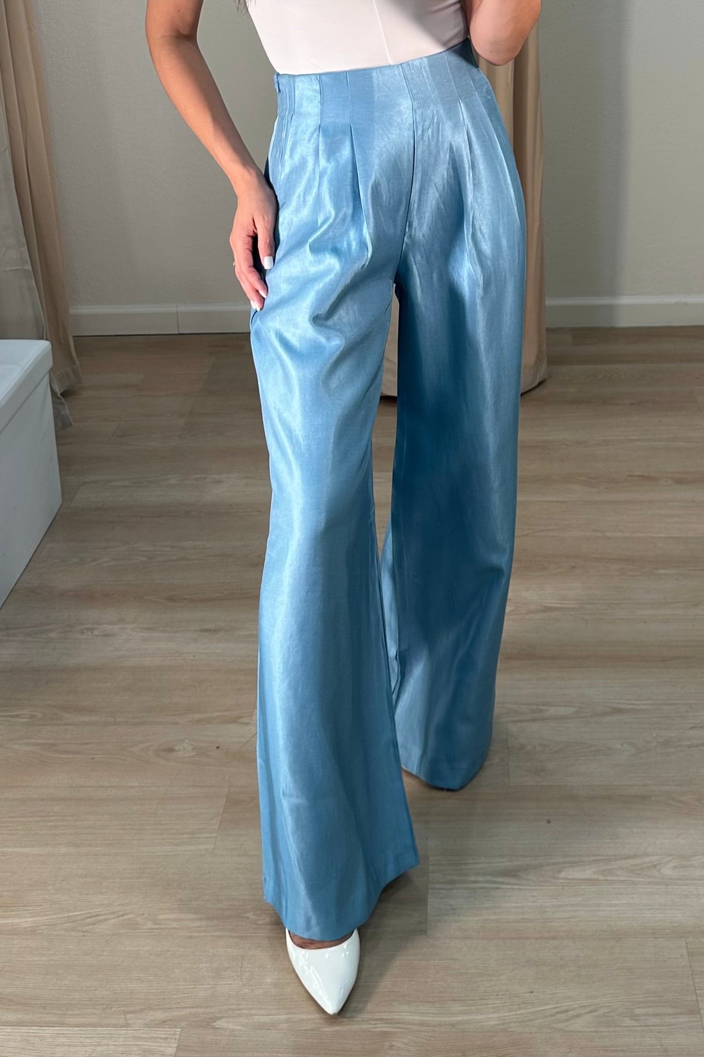 Pleated wide pants